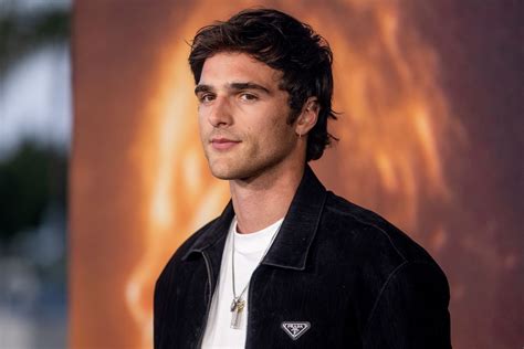 Euphoria: Jacob Elordi Says He Was Called Gay for Acting in。